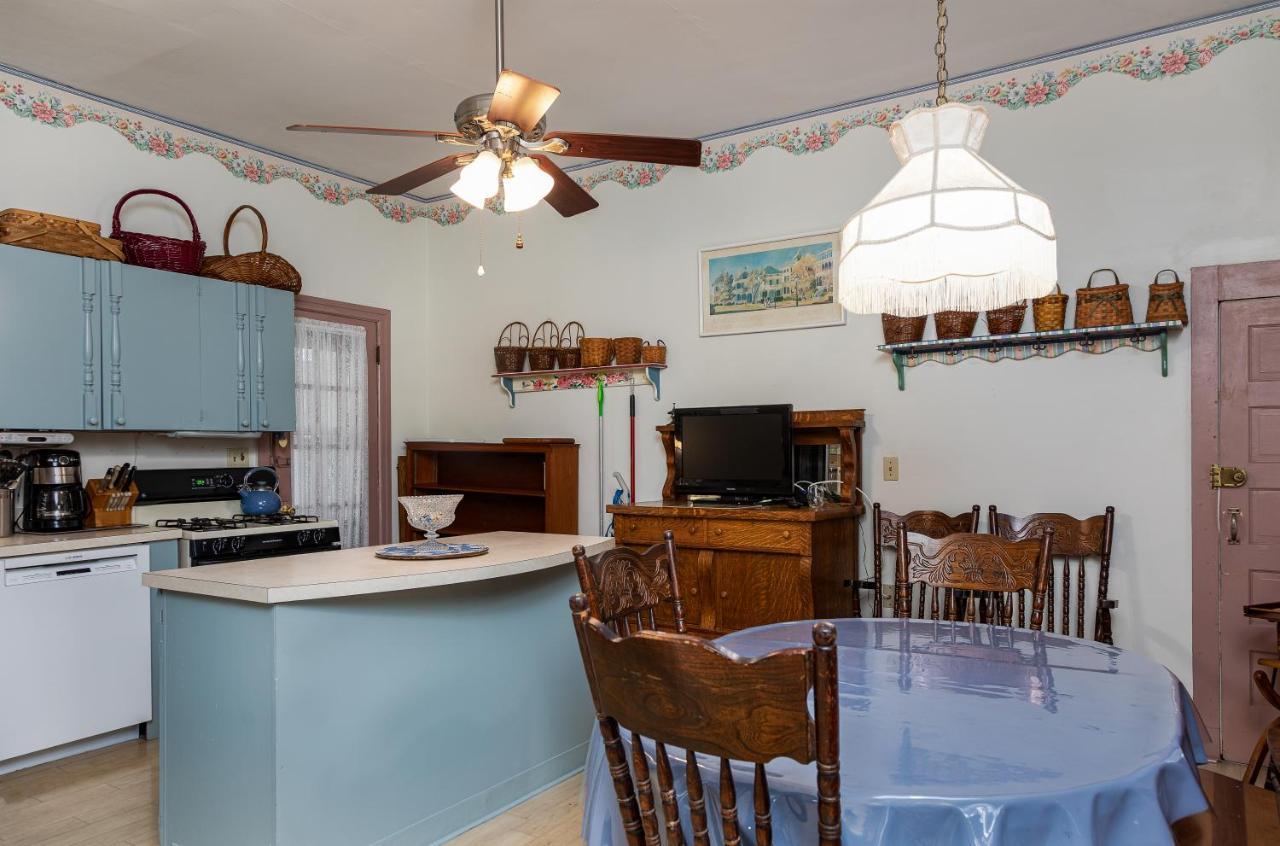 Antoinette'S Apartments & Suites Cape May Luaran gambar