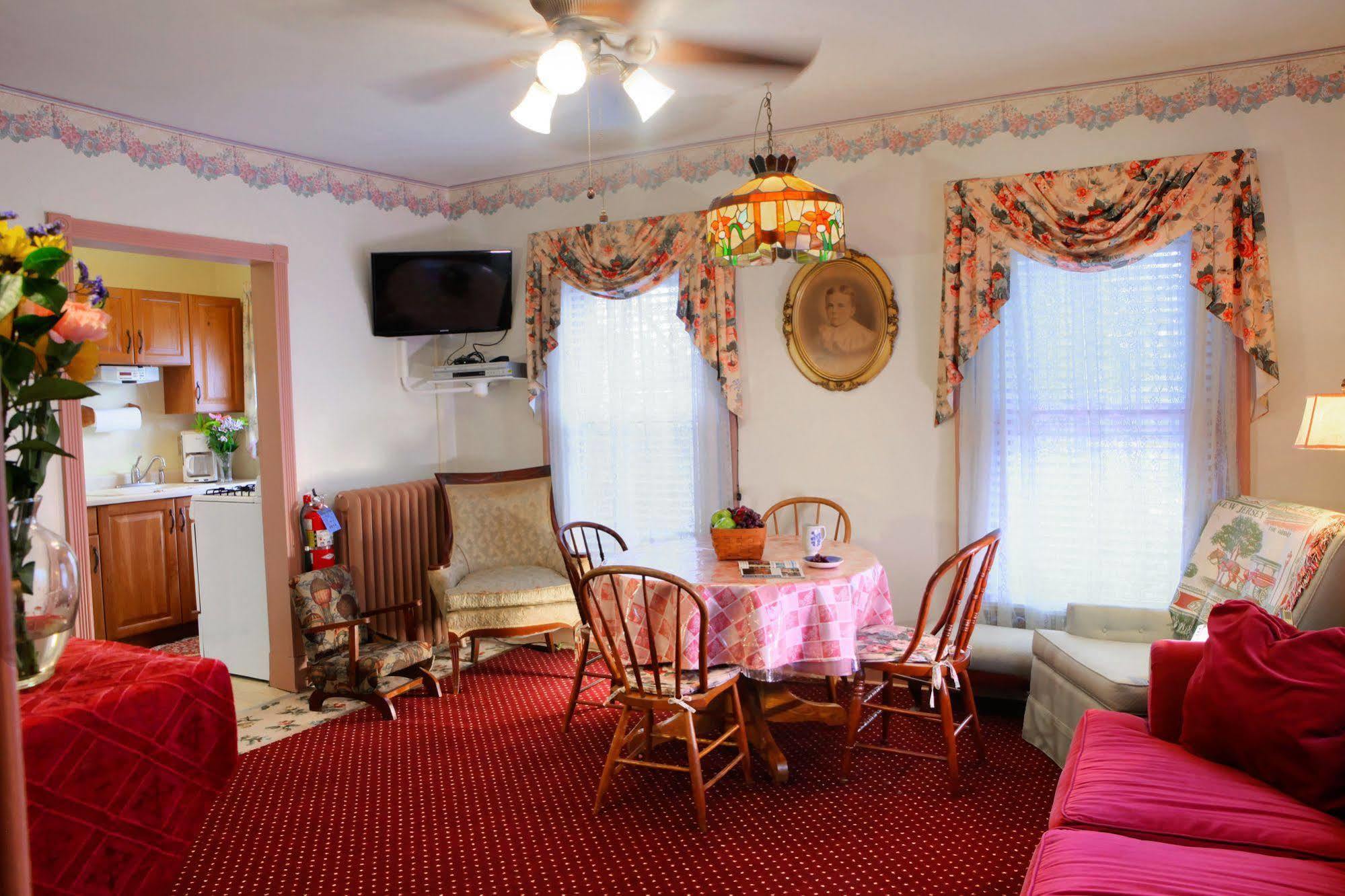 Antoinette'S Apartments & Suites Cape May Luaran gambar